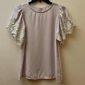 NWOT - Women’s Classy & Beautiful Beige Top w/ Gorgeous Lace Sleeves. Size S